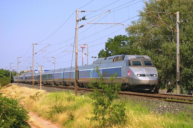 Coming from Nice, a double unity of TGV Rseaux near Le Luc-Le Cannet.