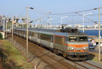 The BB22339 with the night-train to Lille (North of France) from Nice, the Flandres-Riviera.