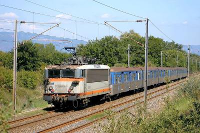 The BB25644 pushing a Regional train near Les Arcs.