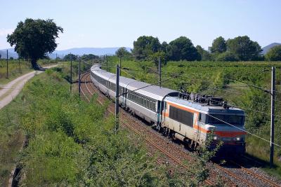 The BB22320 and the train coming from Bordeaux and Marseille.
