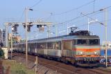 The BB22318 with the night train Nice-Lille, Le Flandres-Riviera, at Cannes.
