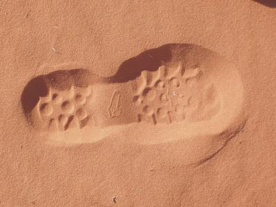 Non-alien shoe imprint