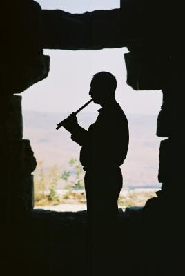 Whistle player at the Krak des Chevaliers (by Peter Mckinney)