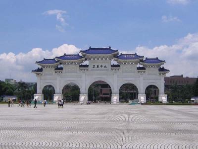 Gate of Great Centrality and Perfect Uprightness