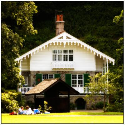 Picnic in Cottage view