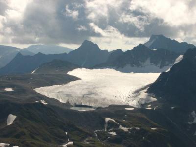 Największy lodowiec pod Pikiem Topografw (sam szczyt w chmurach)(IMG_0644.JPG)