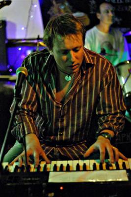 Box of Frogs - Wheatsheaf, Farnham 4 June 05
