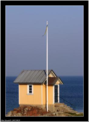 20051028 - Yellow house -