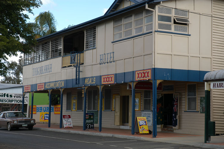 Toogoolawah hotel and pub 01.jpg