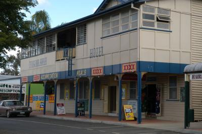 Toogoolawah hotel and pub 01.jpg