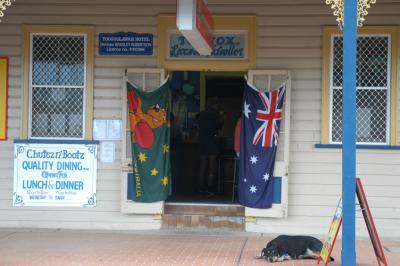 Toogoolawah pub entrance.jpg
