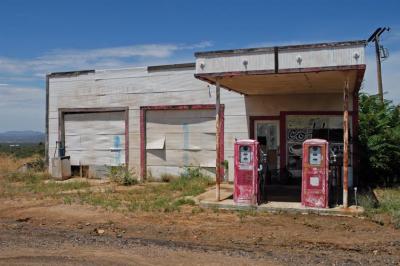 Old Gas Station 01.jpg