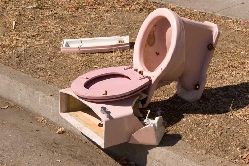 Another broken Toilet on the sidewalk in San Jose 9/30/2005