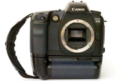 Canon EOS D30 Digital Automatic Focus SLR with Battery Grip BG-ED3