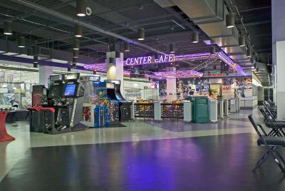 Snack bar between the two rinks