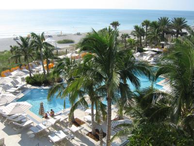 v3/17/299917/3/51095362.BeachsideHotelPool.jpg