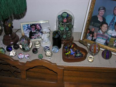Right side - Ferguson alien eggs, small glass top collection, MM filigranas