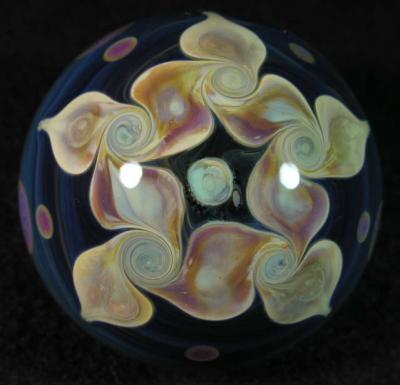 This golden pattern actually has a sweet shine to it, which the cam failed to capture