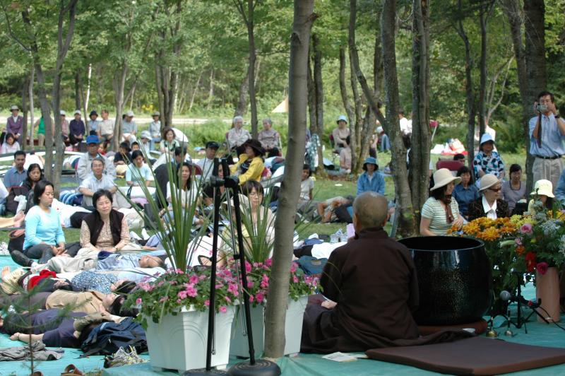 Monk Chan Khong teach Meditation Buong Thu 