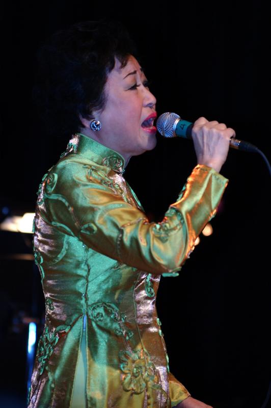 ca si Mai Huong