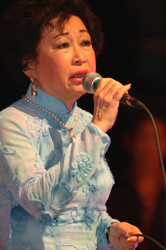 ca si Mai Huong  Nho Nguoi Ra Di 