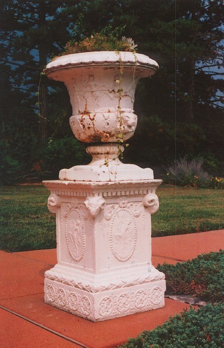 STL-08Urn.JPG
