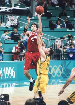 Tony Kukoc jumper in the lane