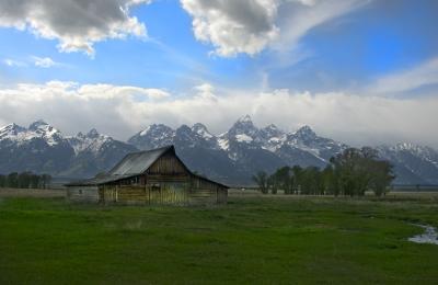 2276-Barn-in-the-Mountains.jpg