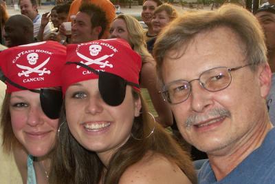 v3/18/469218/3/44774499.PICT4317_Rick_DaughterLeft_NieceCenter.jpg