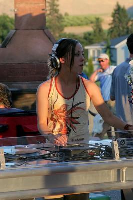 DJ