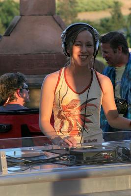 DJ
