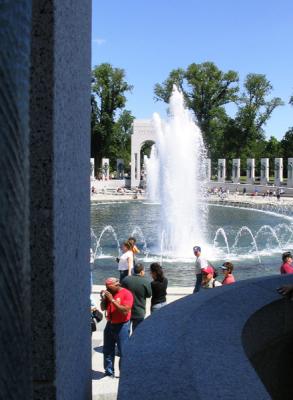 World War II Memorial, Central Pool