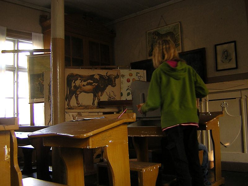 school_museum800x600.jpg