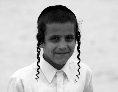 8927 - Boy in Ashdod Beach