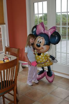 had to run hug Minnie