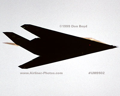 1995 - USAF F-117A Stealth Fighter military aviation stock photo #UM9502
