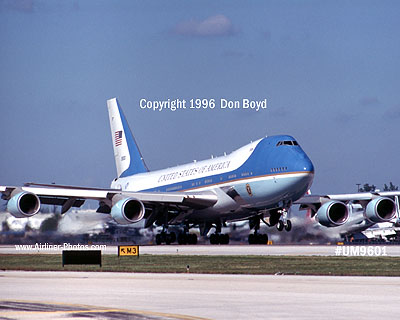 1996 - USAF VC-25A (747-2G4B) Air Force One #82-8000 aviation stock photo #UM9601
