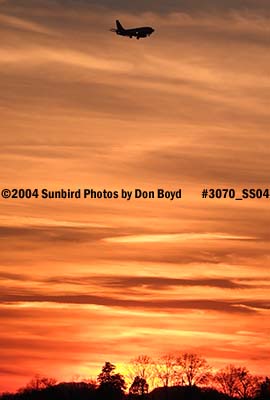 Delta Airlines B737-232 on approach at sunset aviation airline stock photo #3070