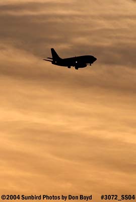 Delta Airlines B737-232 on approach at sunset aviation airline stock photo #3072