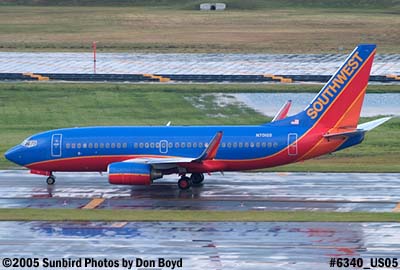 Southwest Airlines B737-7H4 N701GS with FLL's EMAS in the background aviation airline stock photo #6340