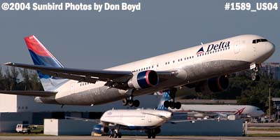 Delta Airlines B767-332 N1402A aviation airline stock photo #1589