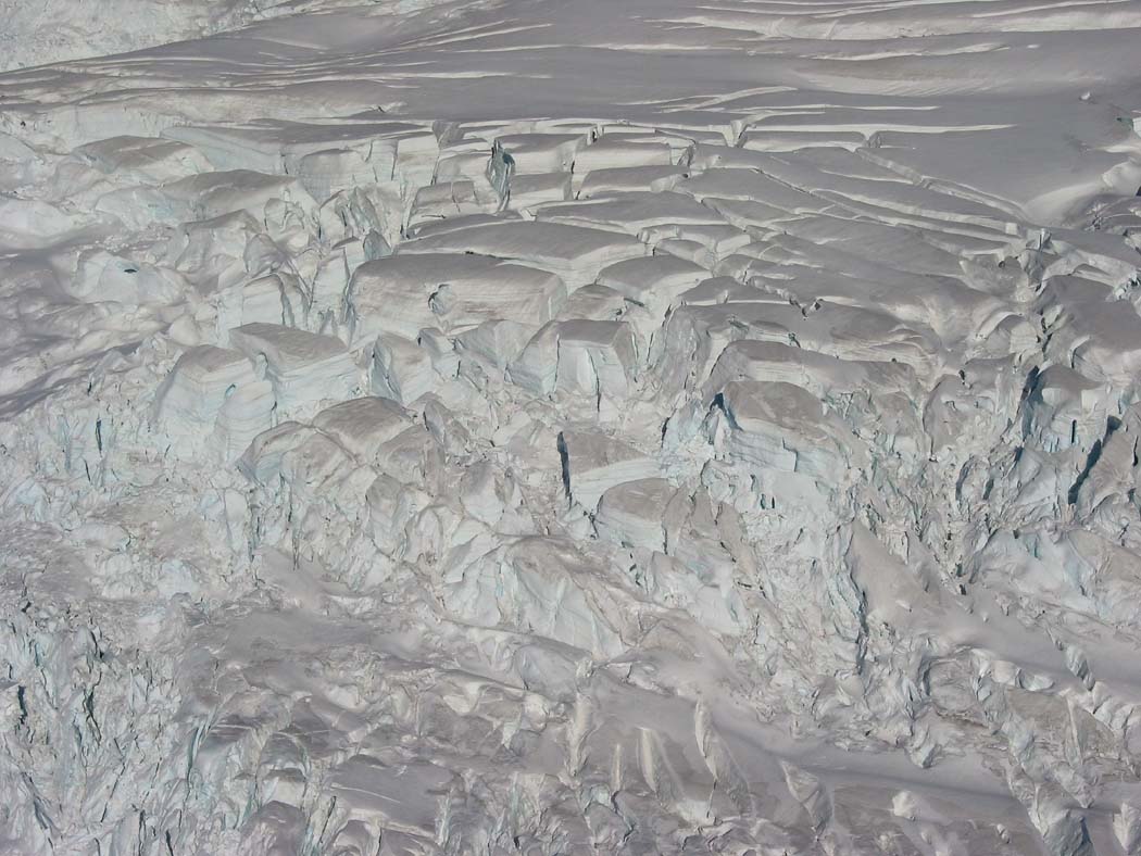 Easton Glacier, Seracs & Crevasses (MtBaker110503-58.jpg)