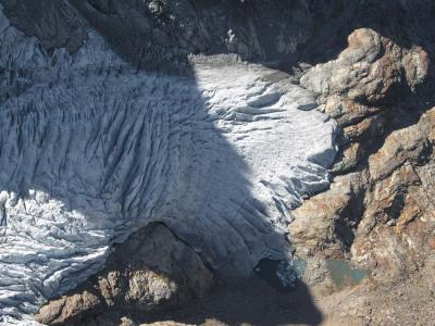 Neve Glacier, W Arm (SnowfieldNeve2-092805-19adj.jpg)