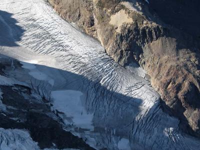 Richardson Glacier Crevasses (TenPks092705-035adj.jpg)