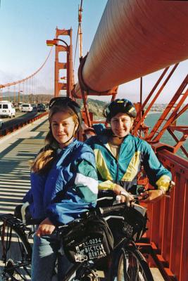Biking at the center of the Golden Gate bridge