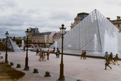 Pyramid du Louvre