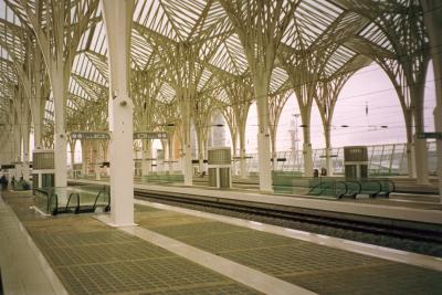 Oriente Railway Station outside Lisboa 2.jpg
