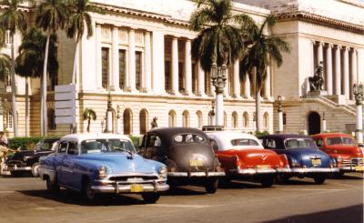 Row of beauties outside Capitolio.jpg
