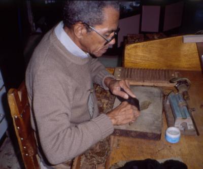 Making cigars.jpg