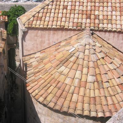 New roofs in Dubrovnik.jpg
